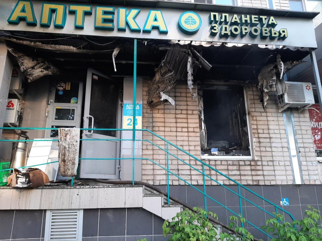 Утром в Казани загорелись вещи и мебель в аптеке